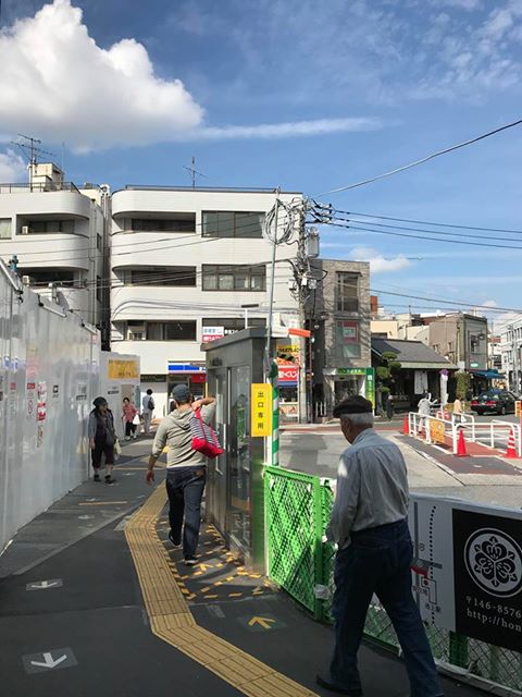 商店街へ向かうところ