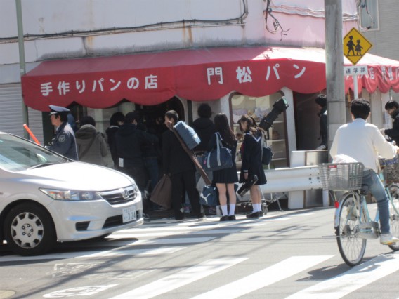 池上でドラマの撮影が